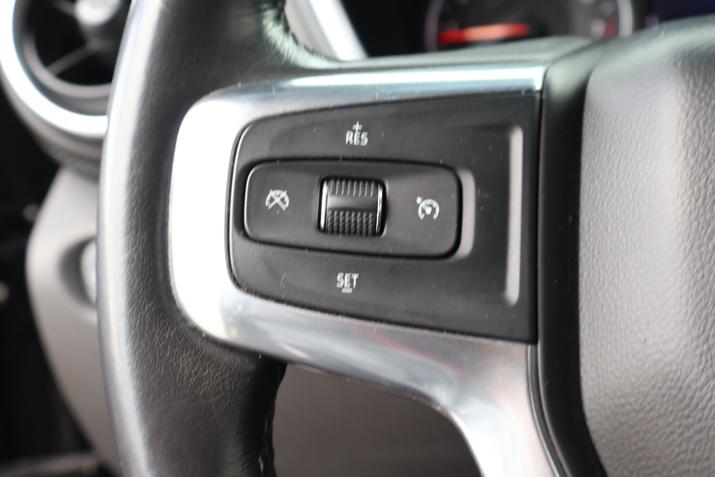 Used 2019 Chevrolet Blazer LT FWD image 25