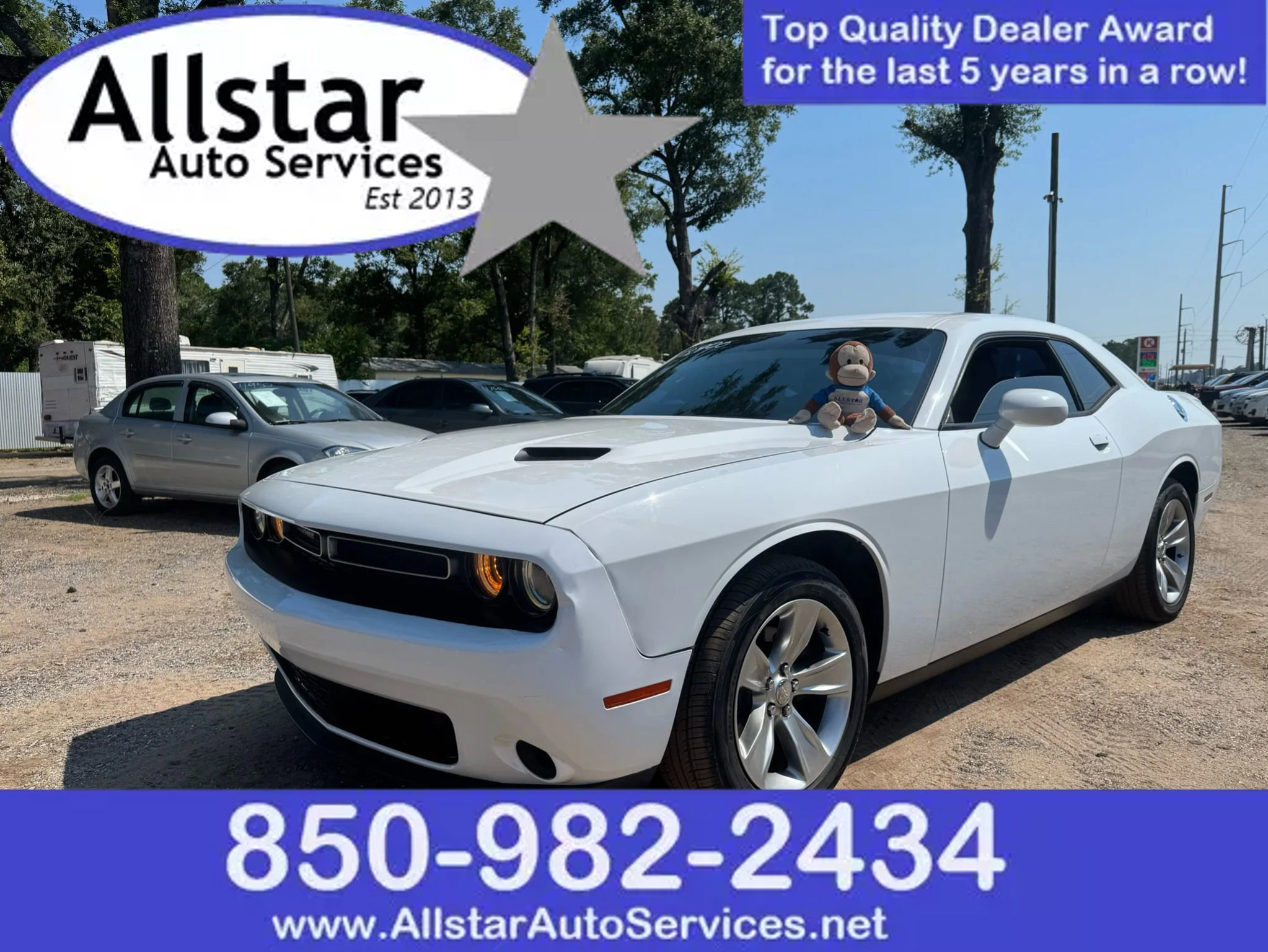 Used 2018 Dodge Challenger SXT image 1