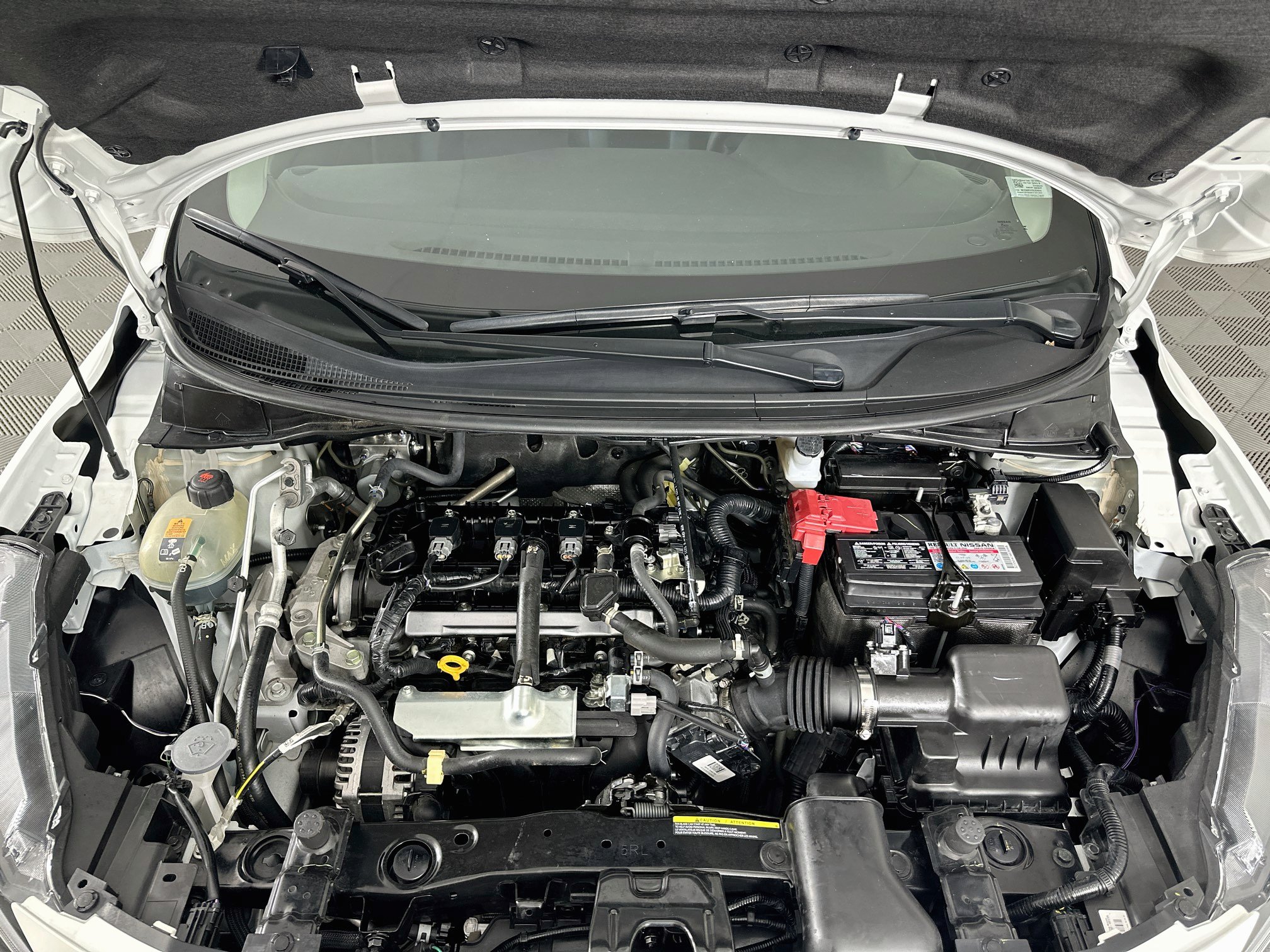 Used 2025 Nissan Versa SV w/ Trunk Package FWD image 31