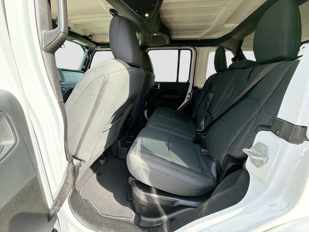 Used 2025 Jeep Wrangler Unlimited Sahara image 34