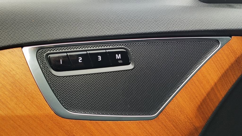 Certified 2023 Volvo XC90 B5 Plus w/ Protection Package Premier image 9