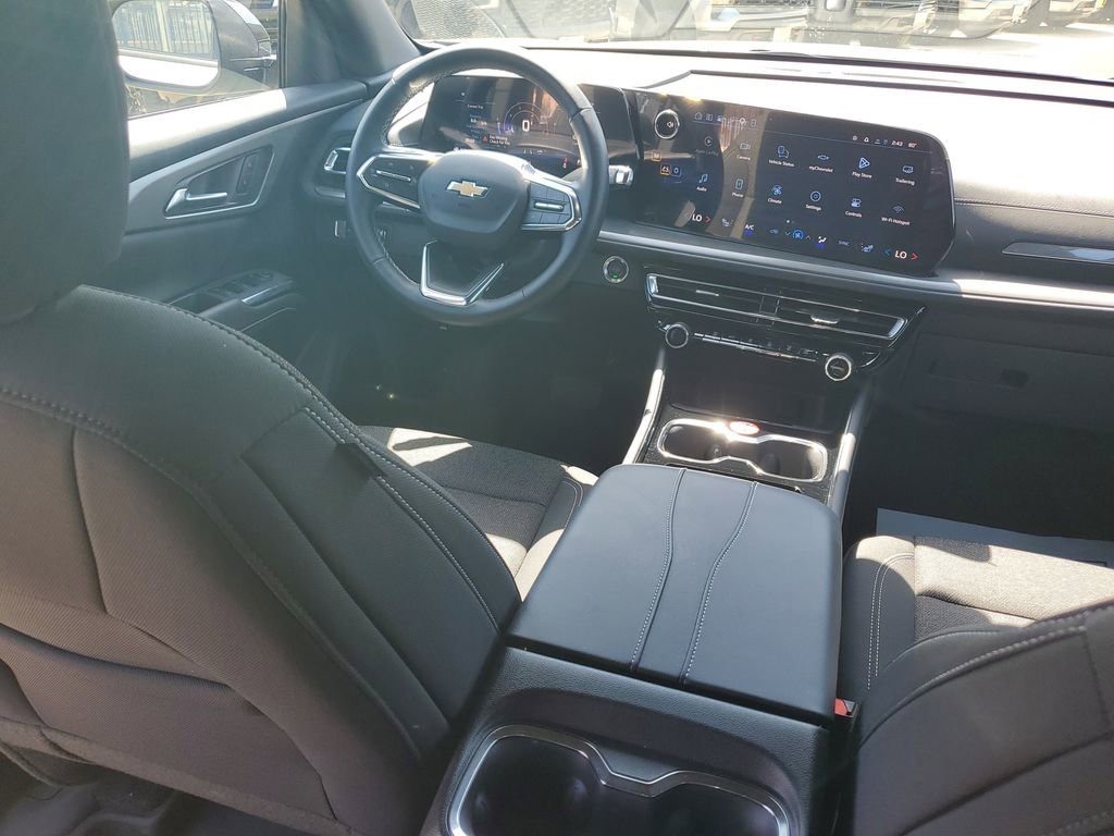 Used 2026 Chevrolet Traverse LT w/ Driver Confidence Package FWD image 12