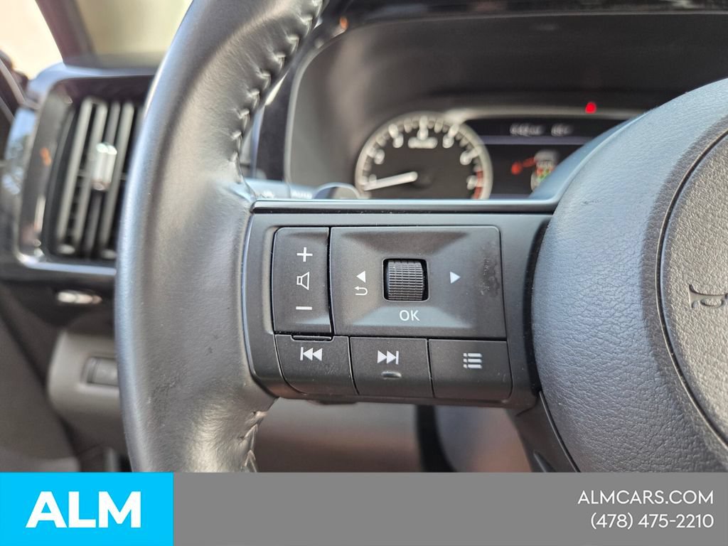 Used 2025 Nissan Pathfinder SV FWD image 24