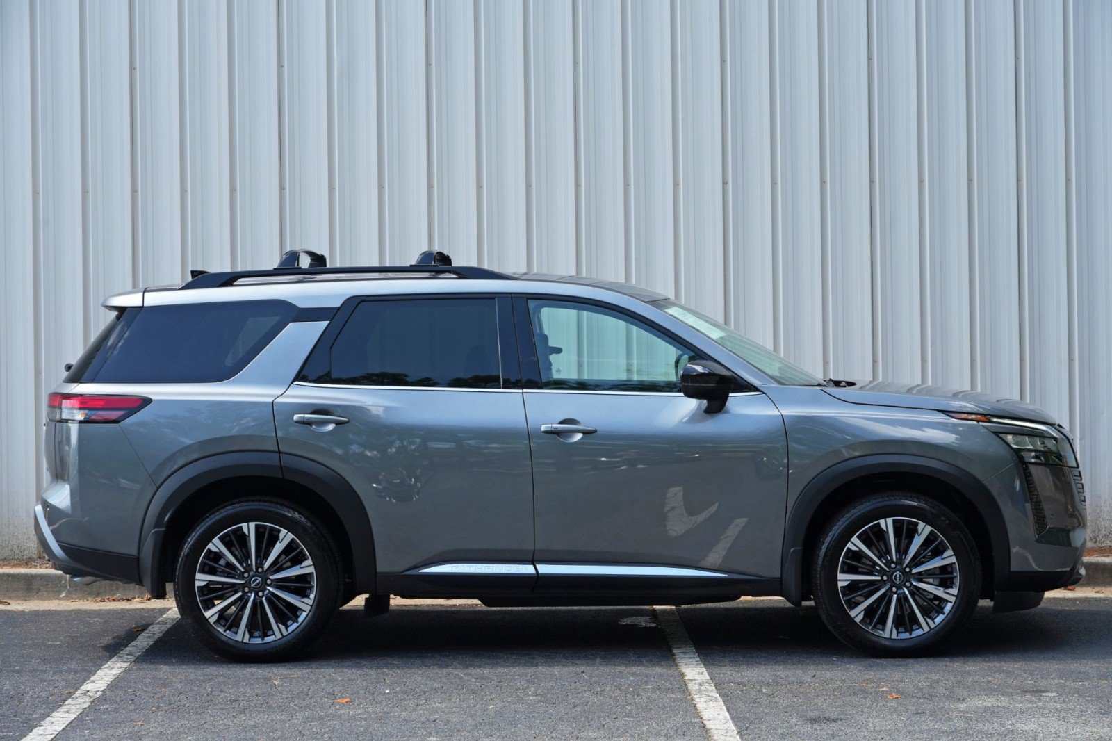 Used 2026 Nissan Pathfinder Platinum FWD image 57