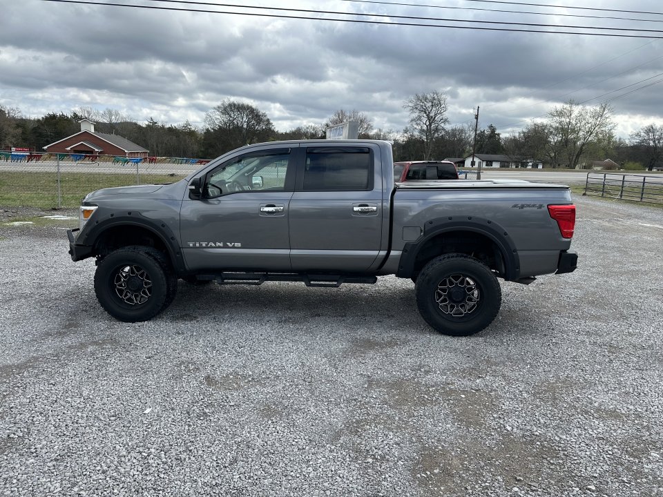 Used 2019 Nissan Titan SV image 8