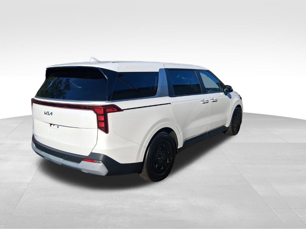Certified 2026 Kia Carnival FWD image 4