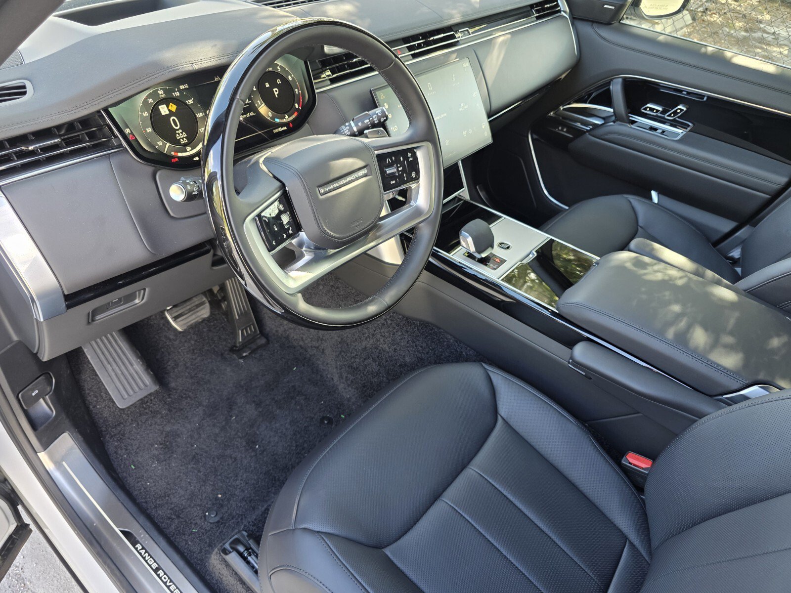 New 2026 Land Rover Range Rover Long Wheelbase SE AWD/4WD image 11