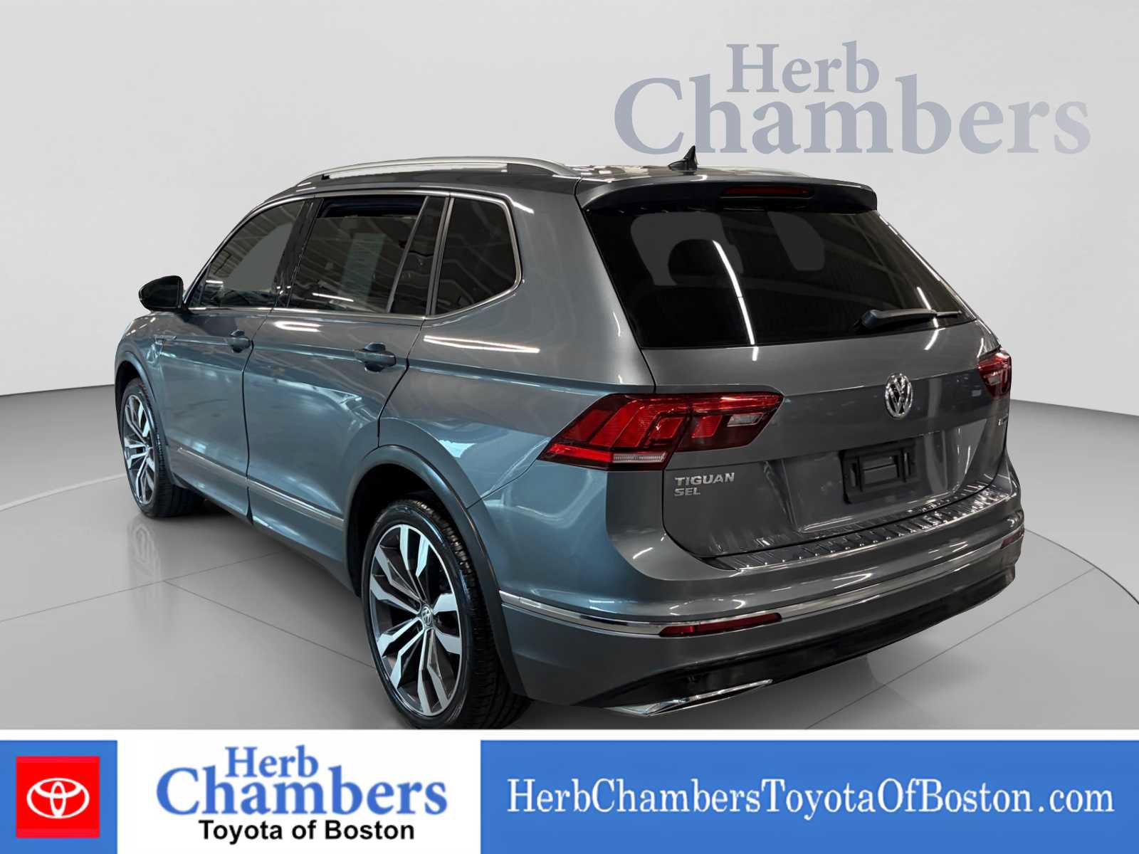 Used 2021 Volkswagen Tiguan SEL Premium R-Line AWD/4WD image 3