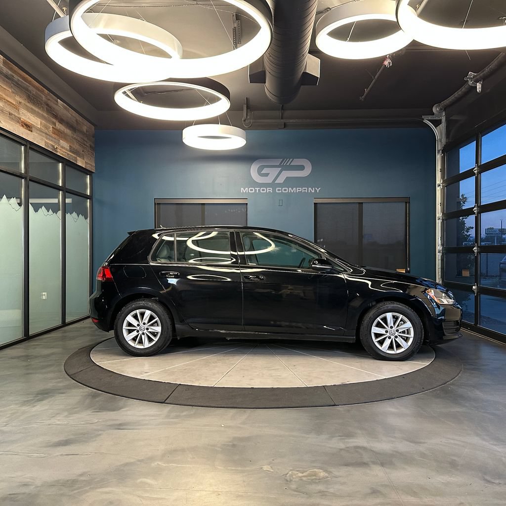 Used 2016 Volkswagen Golf S FWD image 2