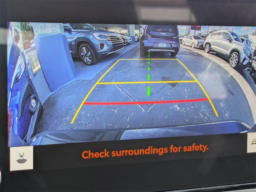 Used 2025 Toyota Camry SE image 18