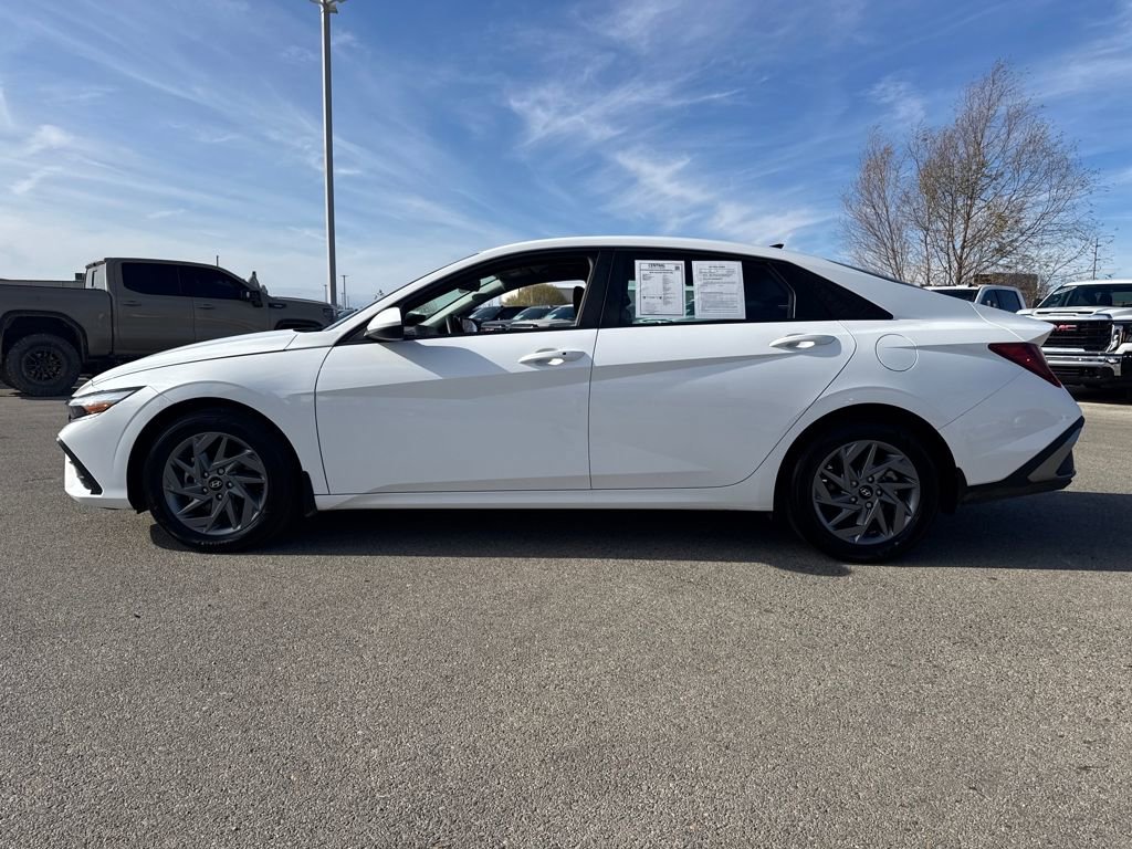 Used 2024 Hyundai Elantra SEL image 3