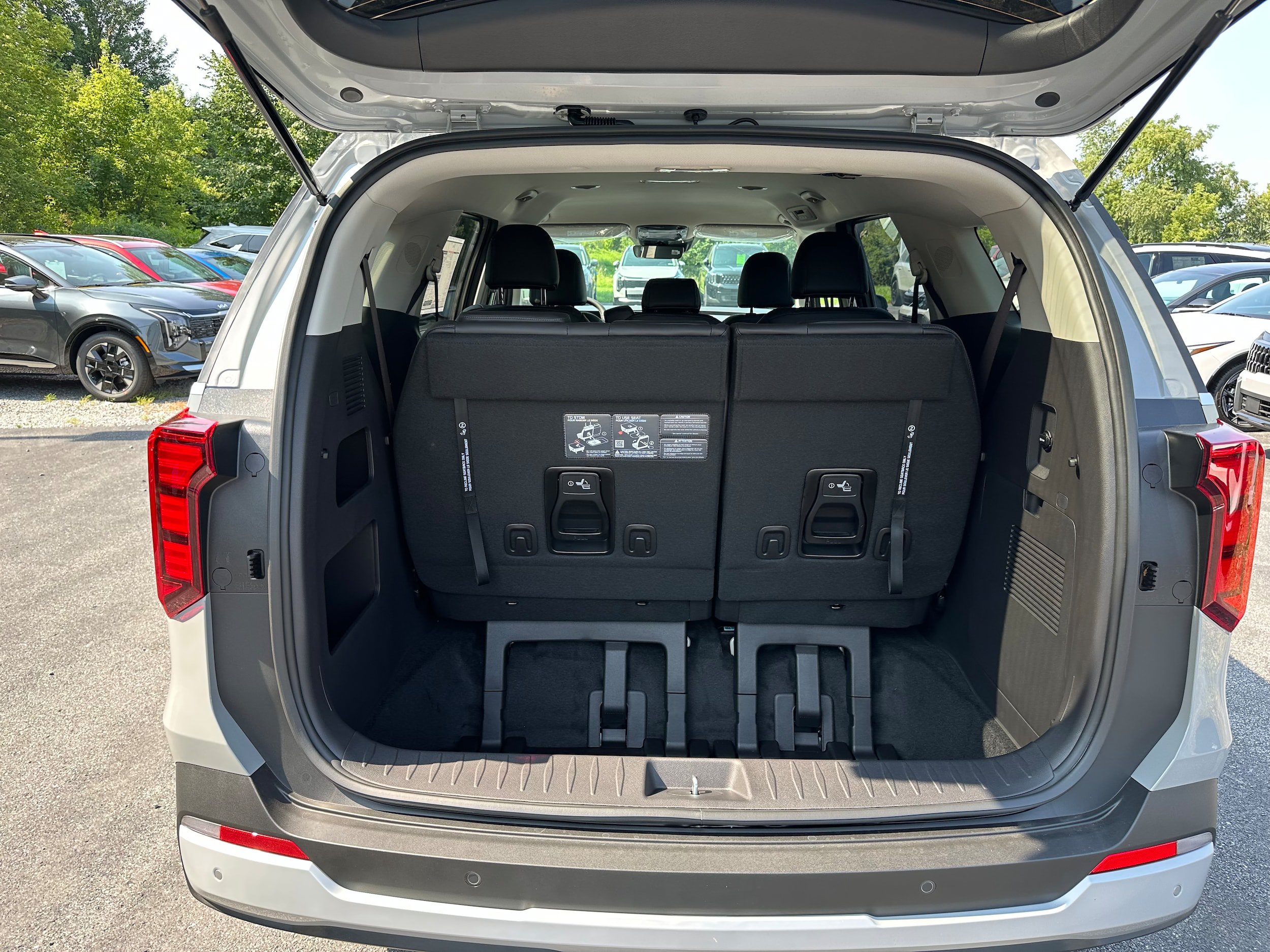New 2027 Kia Carnival FWD image 10