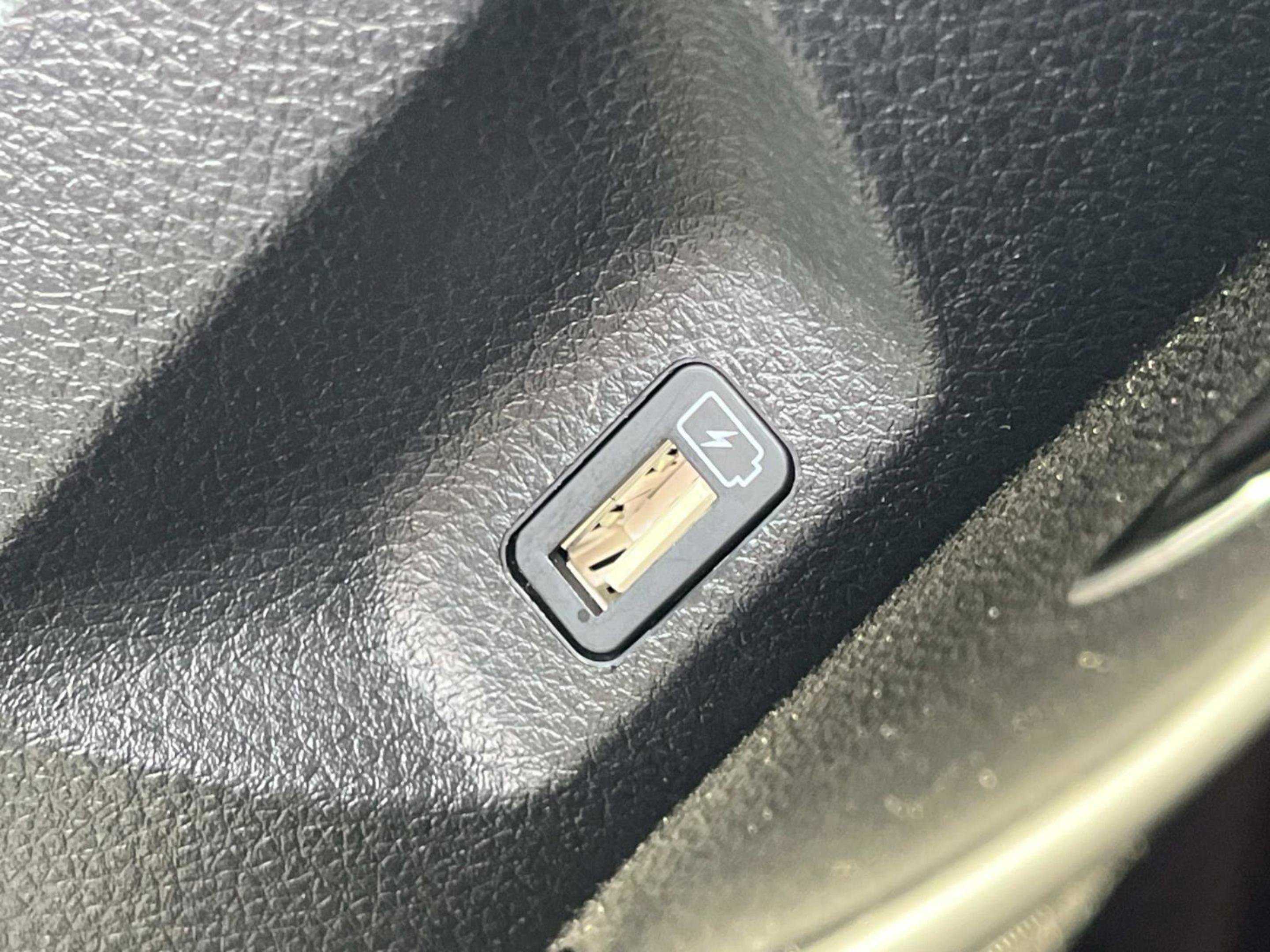 Used 2024 Kia Carnival LX image 16