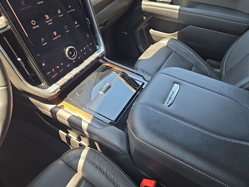 Used 2025 GMC Yukon XL Denali AWD/4WD image 26