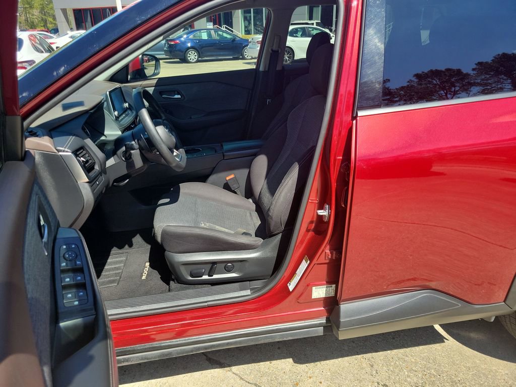 Used 2021 Nissan Rogue SV image 16