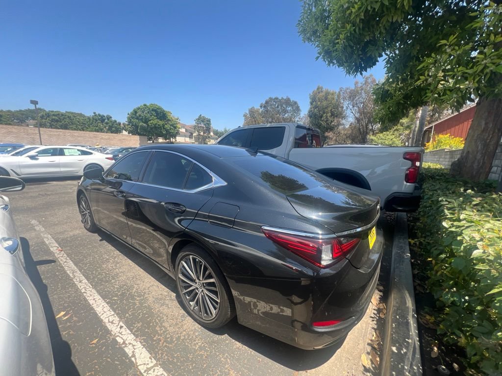Used 2024 Lexus ES 350 w/ Premium Package FWD image 5