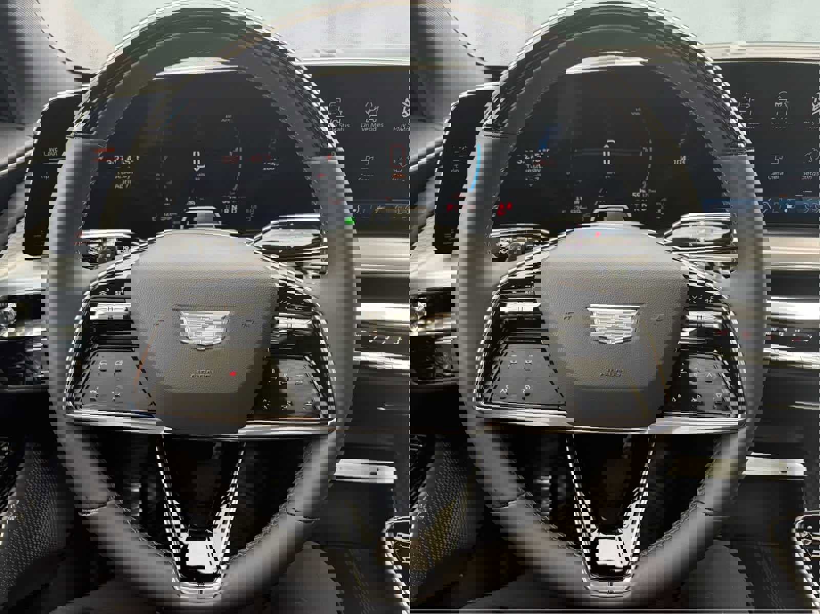 Used 2025 Cadillac Lyriq Luxury w/ LPO, Floor Liner Package AWD/4WD image 11