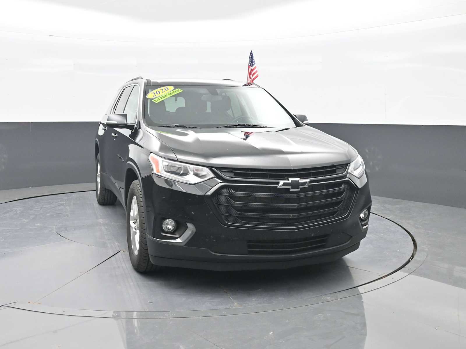 Used 2020 Chevrolet Traverse LT w/ LPO, Blackout Package AWD/4WD image 2