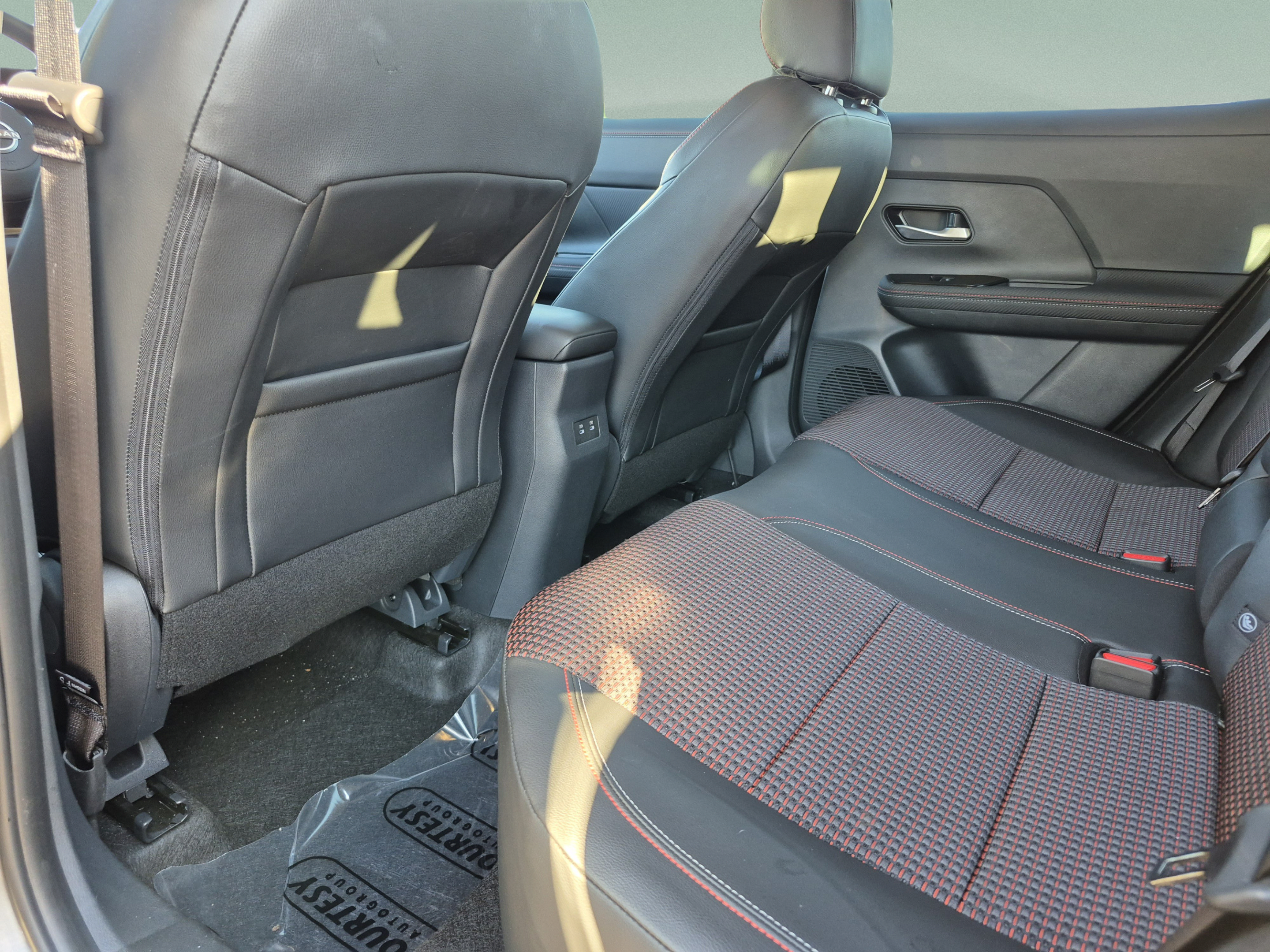 Certified 2025 Nissan Kicks SR FWD image 19