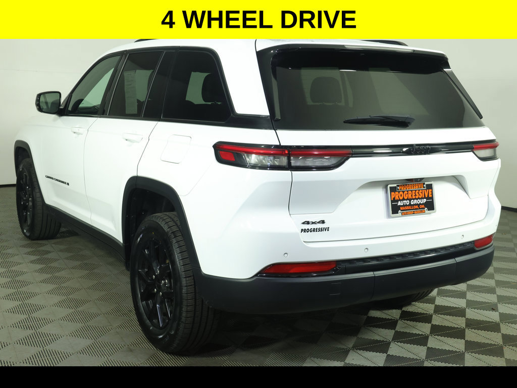 Used 2024 Jeep Grand Cherokee Altitude AWD/4WD image 4