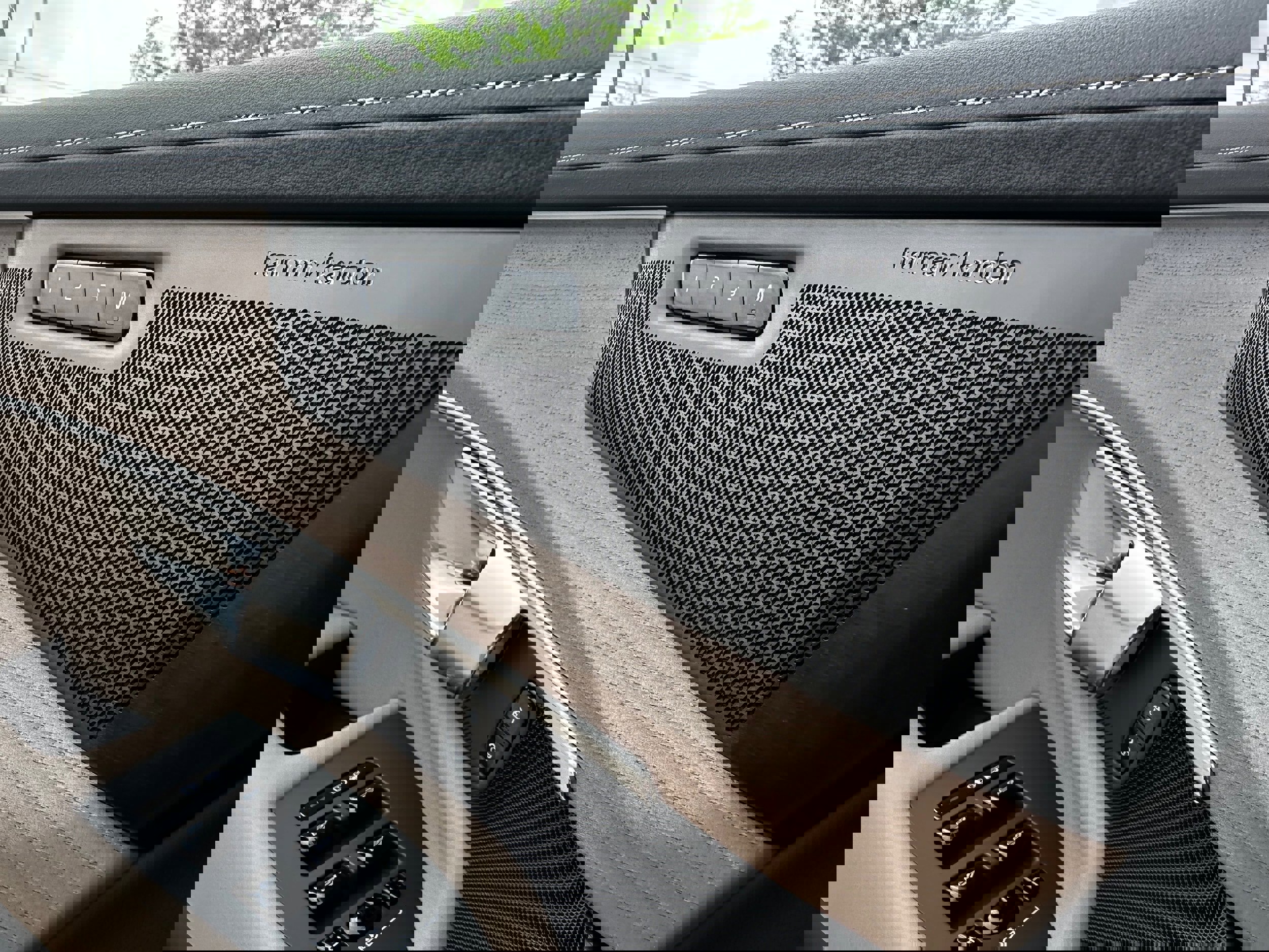 New 2025 Volvo XC90 T8 Plus w/ Protection Package Premier image 19