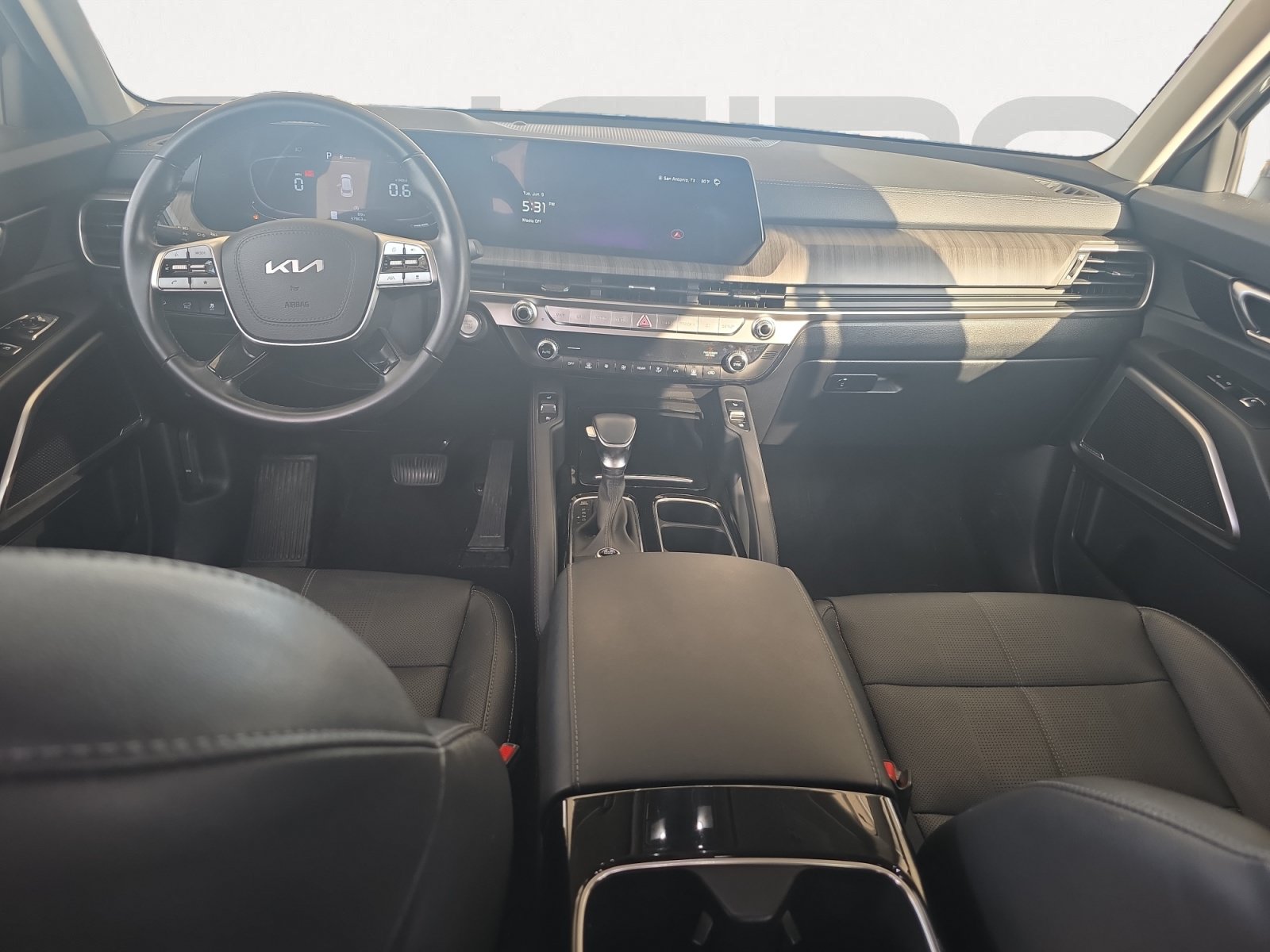 Certified 2023 Kia Telluride EX w/ EX Captain's Chair Package FWD image 2