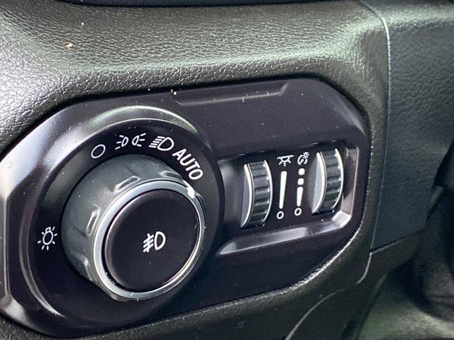 Used 2018 Jeep Wrangler Unlimited Sahara image 30