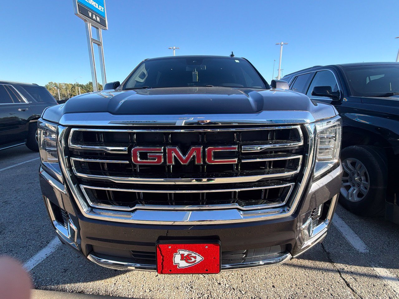 Used 2023 GMC Yukon XL SLT AWD/4WD image 2