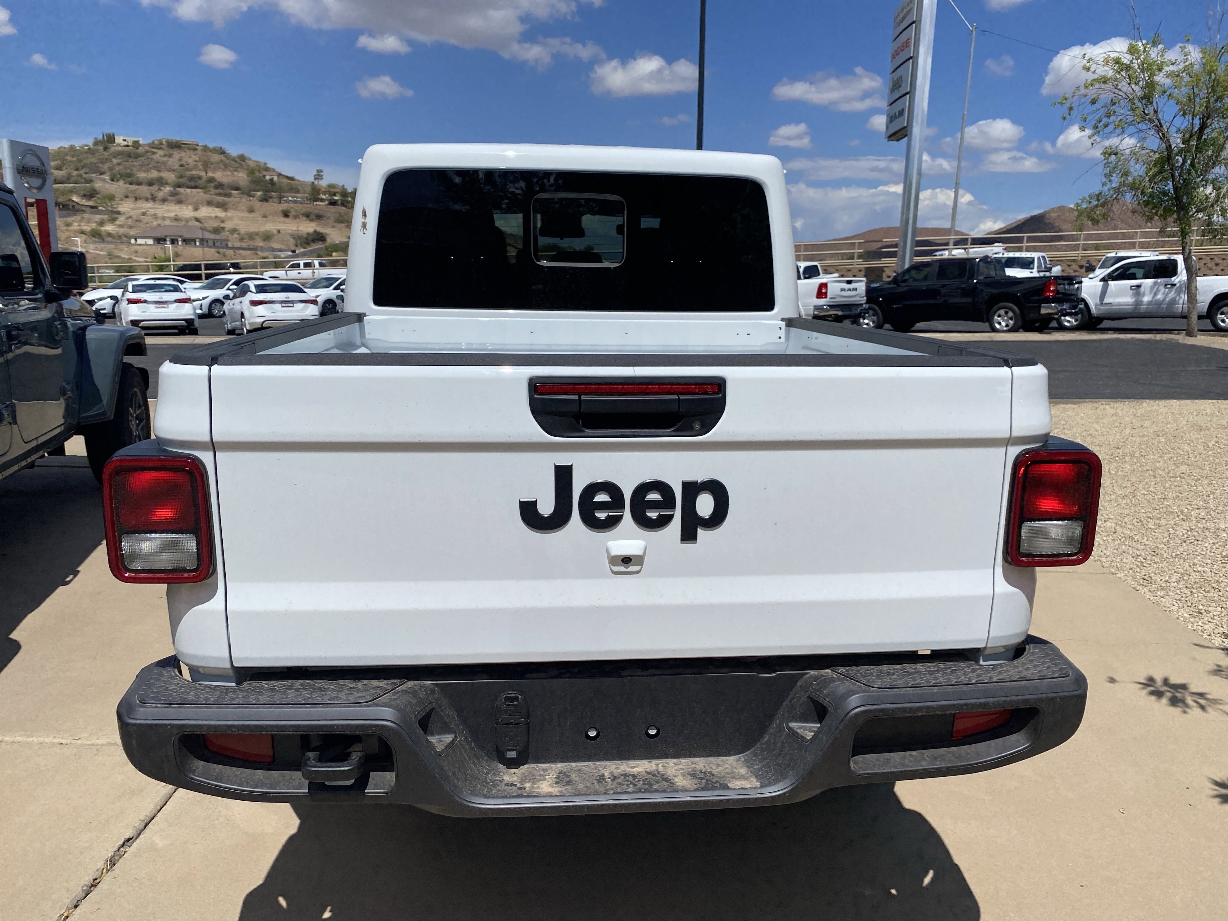 New 2025 Jeep Gladiator Sport image 3