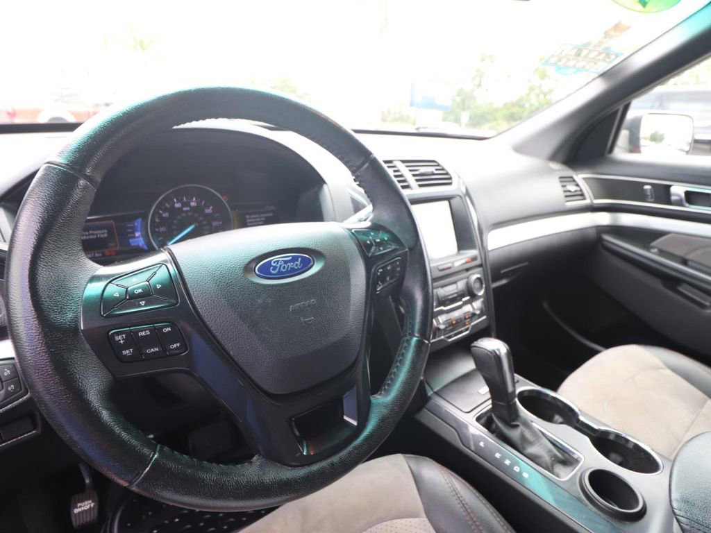 Used 2017 Ford Explorer XLT w/ Equipment Group 202A FWD image 2