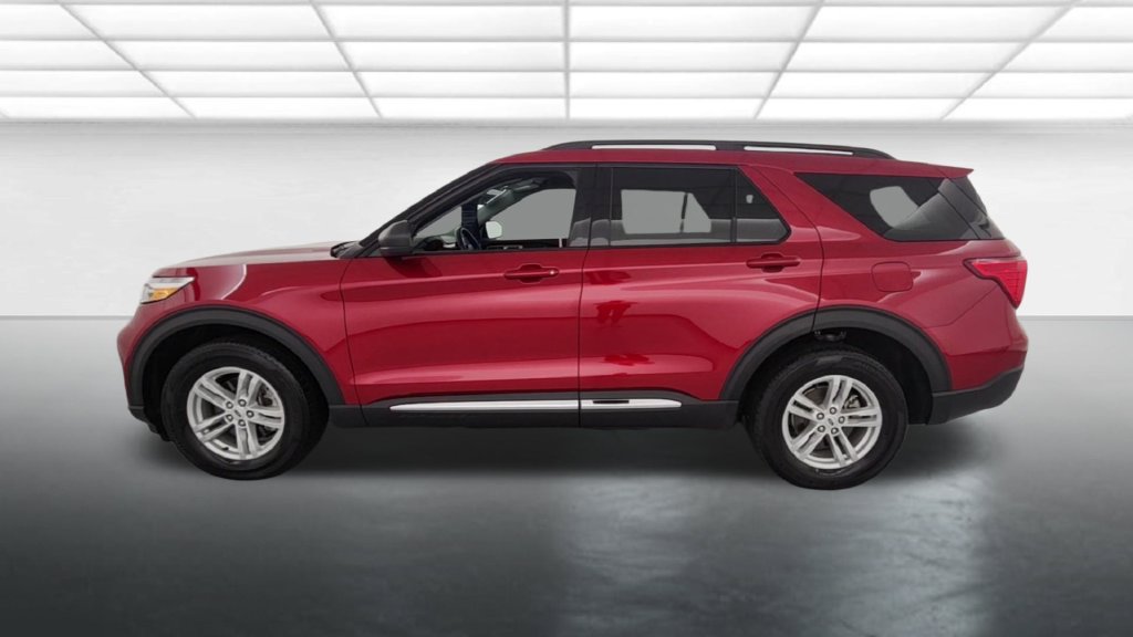 Used 2024 Ford Explorer XLT w/ Equipment Group 202A AWD/4WD image 5