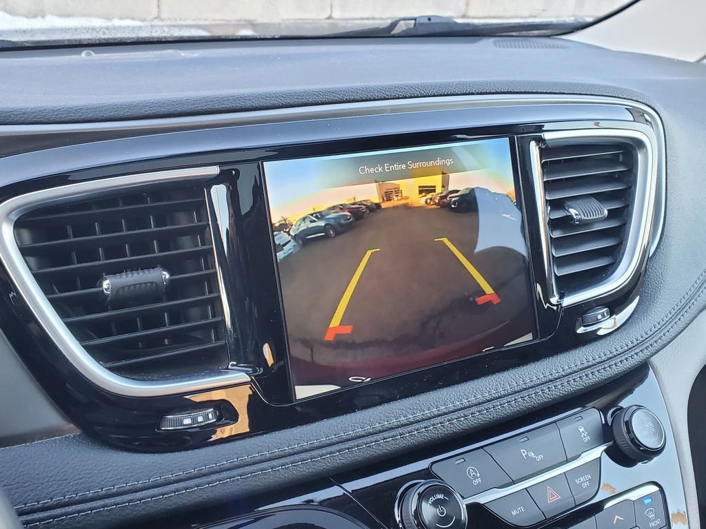 Used 2019 Chrysler Pacifica Limited w/ Tire & Wheel Group image 28