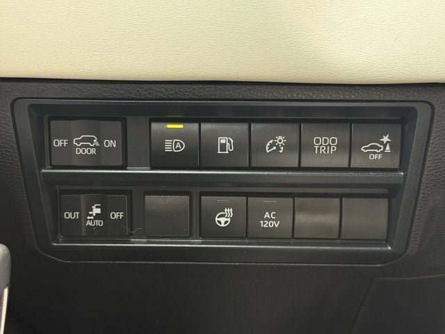 Certified 2024 Toyota Sequoia Capstone AWD/4WD image 24