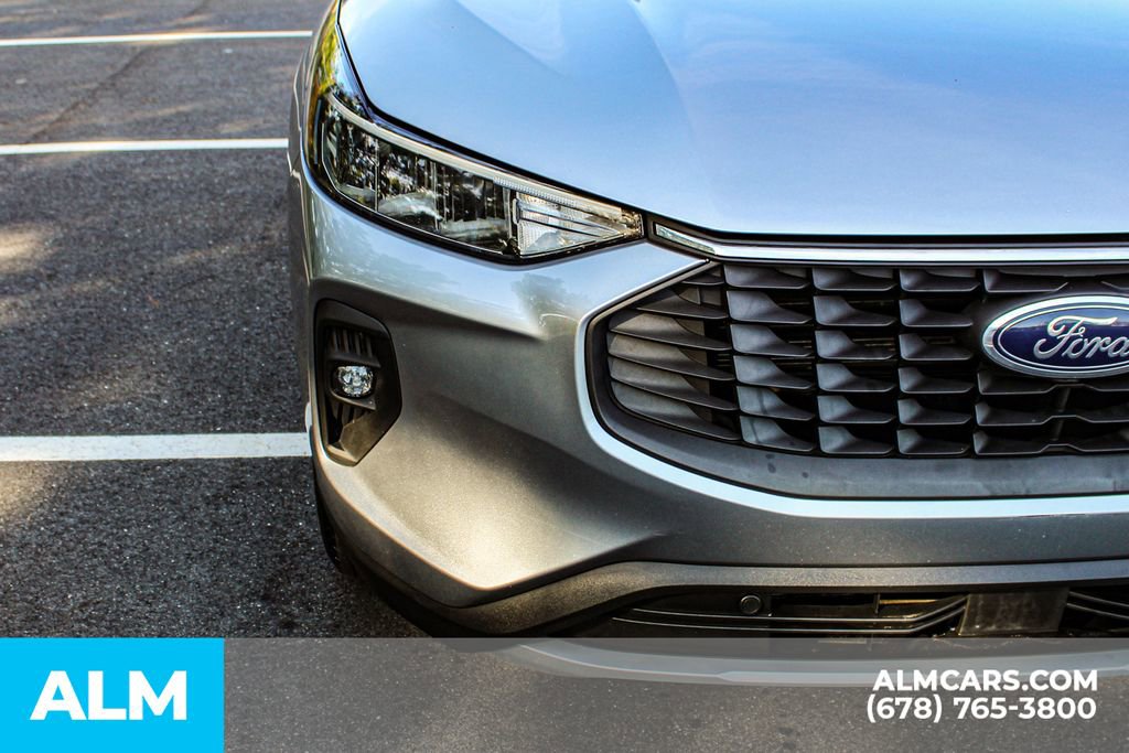 Used 2023 Ford Escape SE image 12