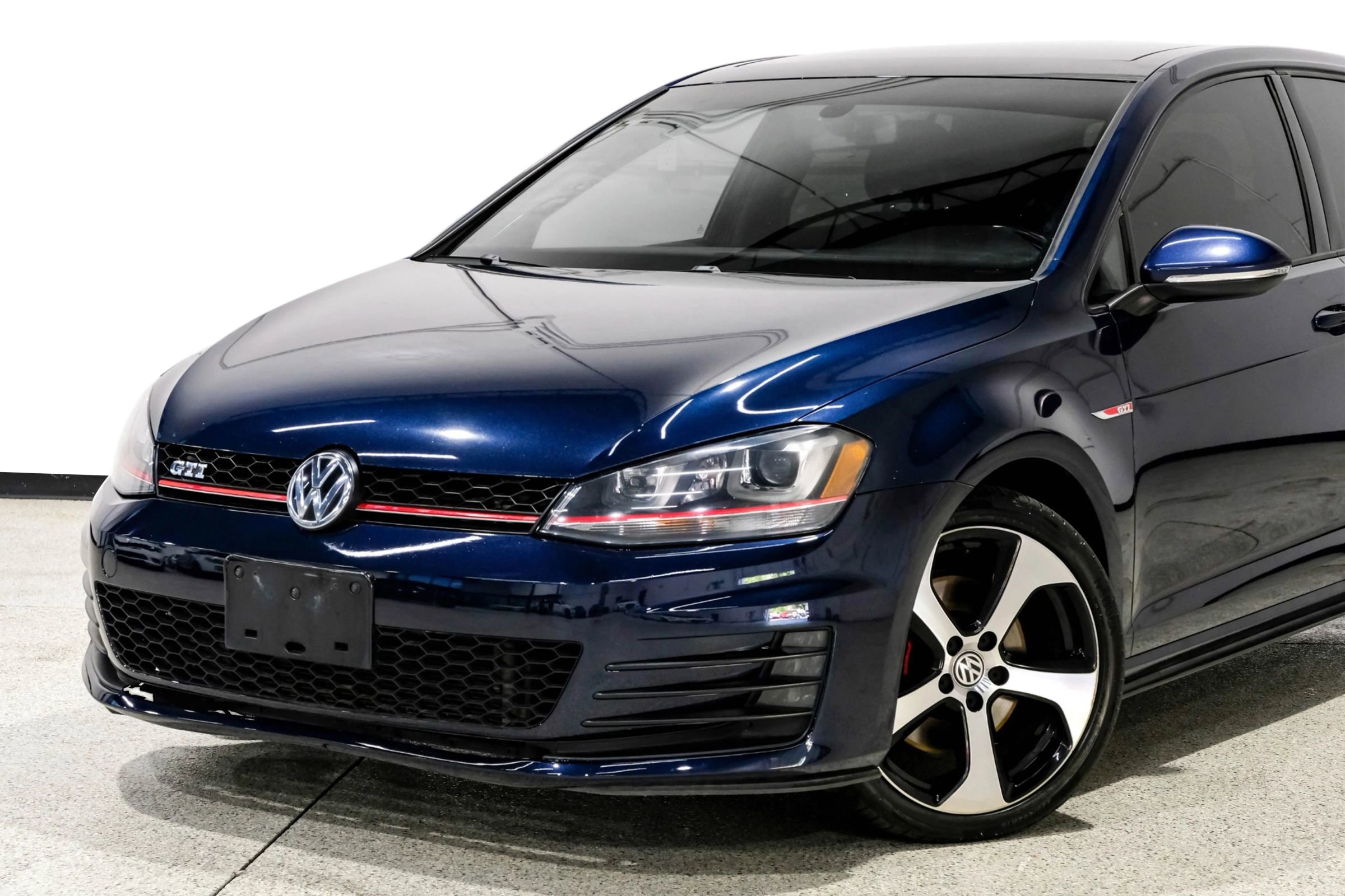 Used 2015 Volkswagen GTI SE FWD image 9
