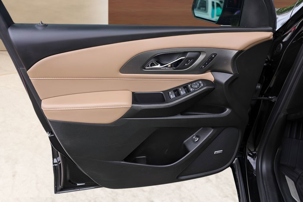 Used 2022 Chevrolet Traverse Premier FWD image 7