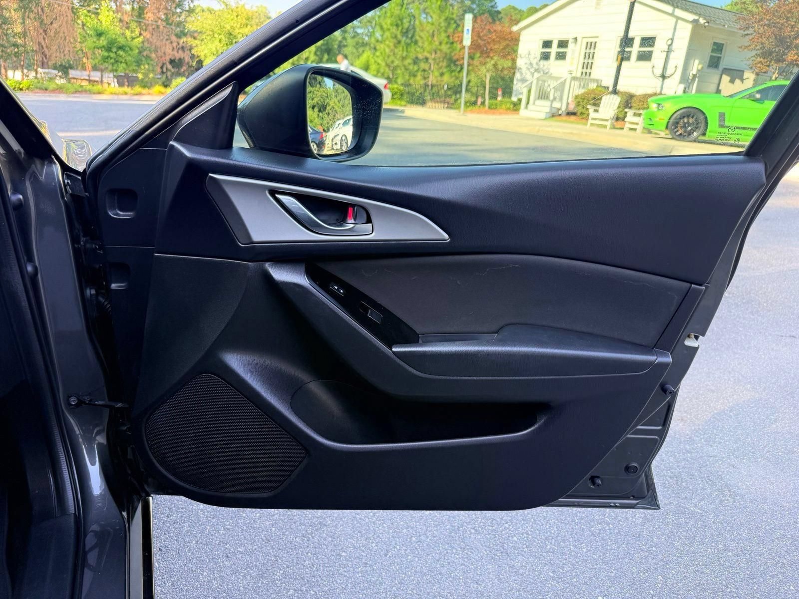 Used 2017 MAZDA MAZDA3 Sport FWD image 21