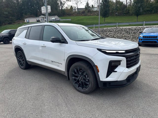 Used 2025 Chevrolet Traverse LT w/ Midnight/Sport Edition AWD/4WD image 3