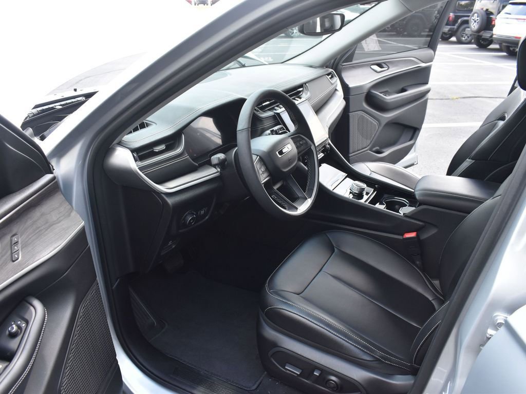 Used 2023 Jeep Grand Cherokee L Limited w/ Trailer Tow Group (B) image 18