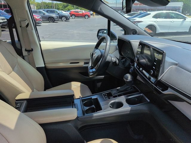 Certified 2023 Toyota Sienna Limited FWD image 10