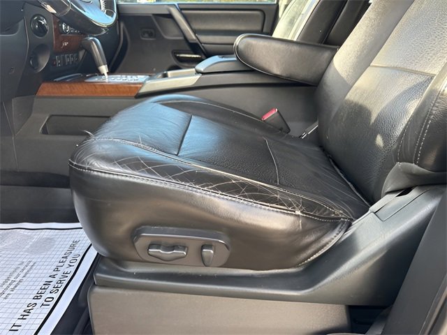 Used 2010 Nissan Titan LE w/ Technology Pkg image 9