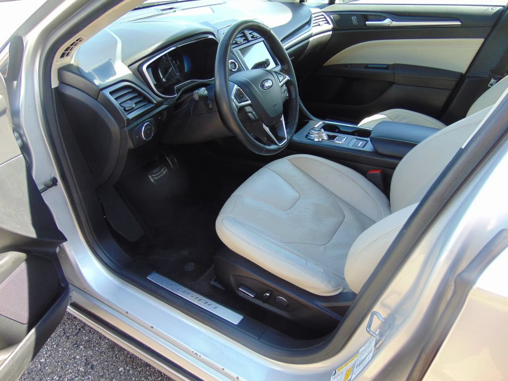 Used 2018 Ford Fusion Titanium FWD image 2
