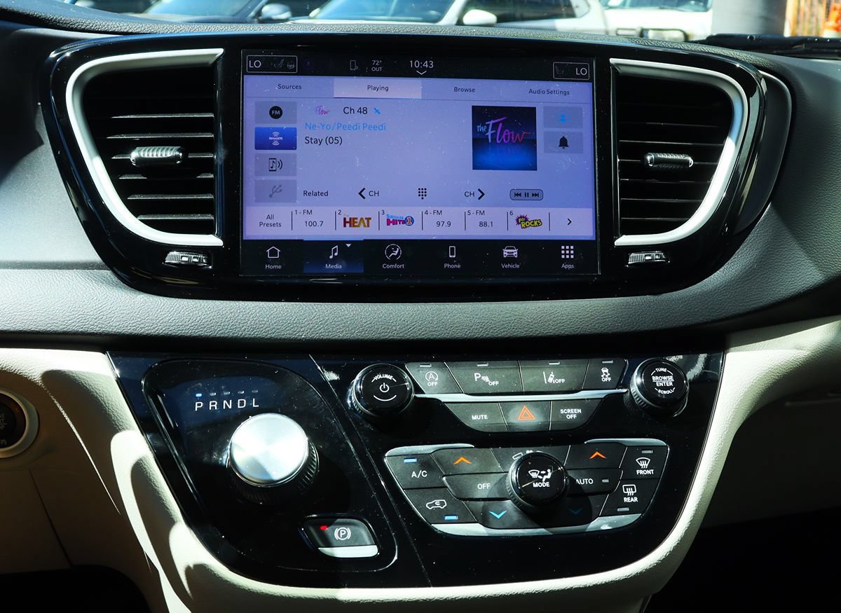 Used 2024 Chrysler Pacifica Touring-L FWD image 49