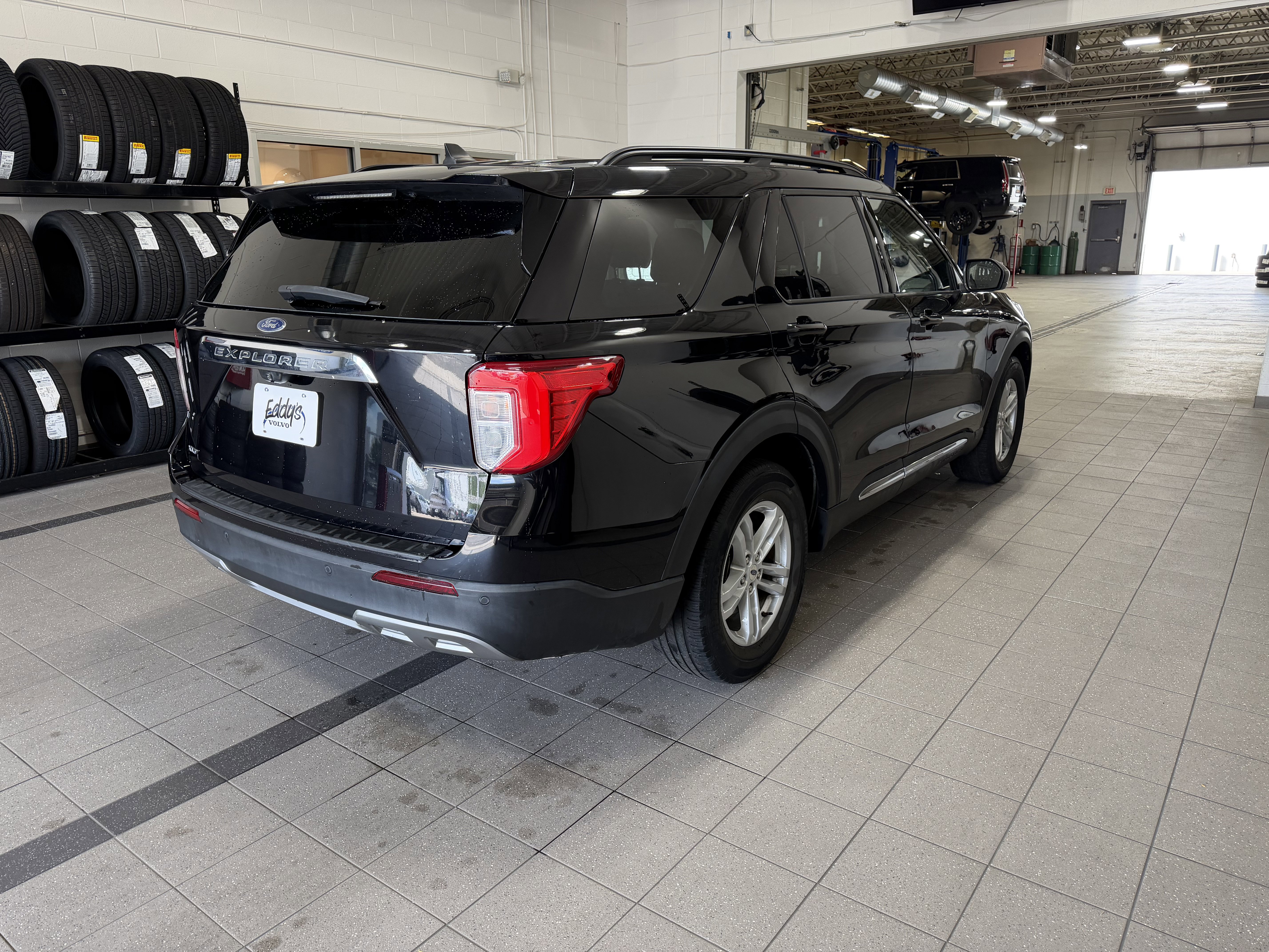 Used 2022 Ford Explorer XLT w/ Equipment Group 202A RWD image 8