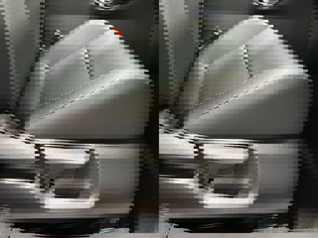 Used 2025 Toyota Prius XLE image 60