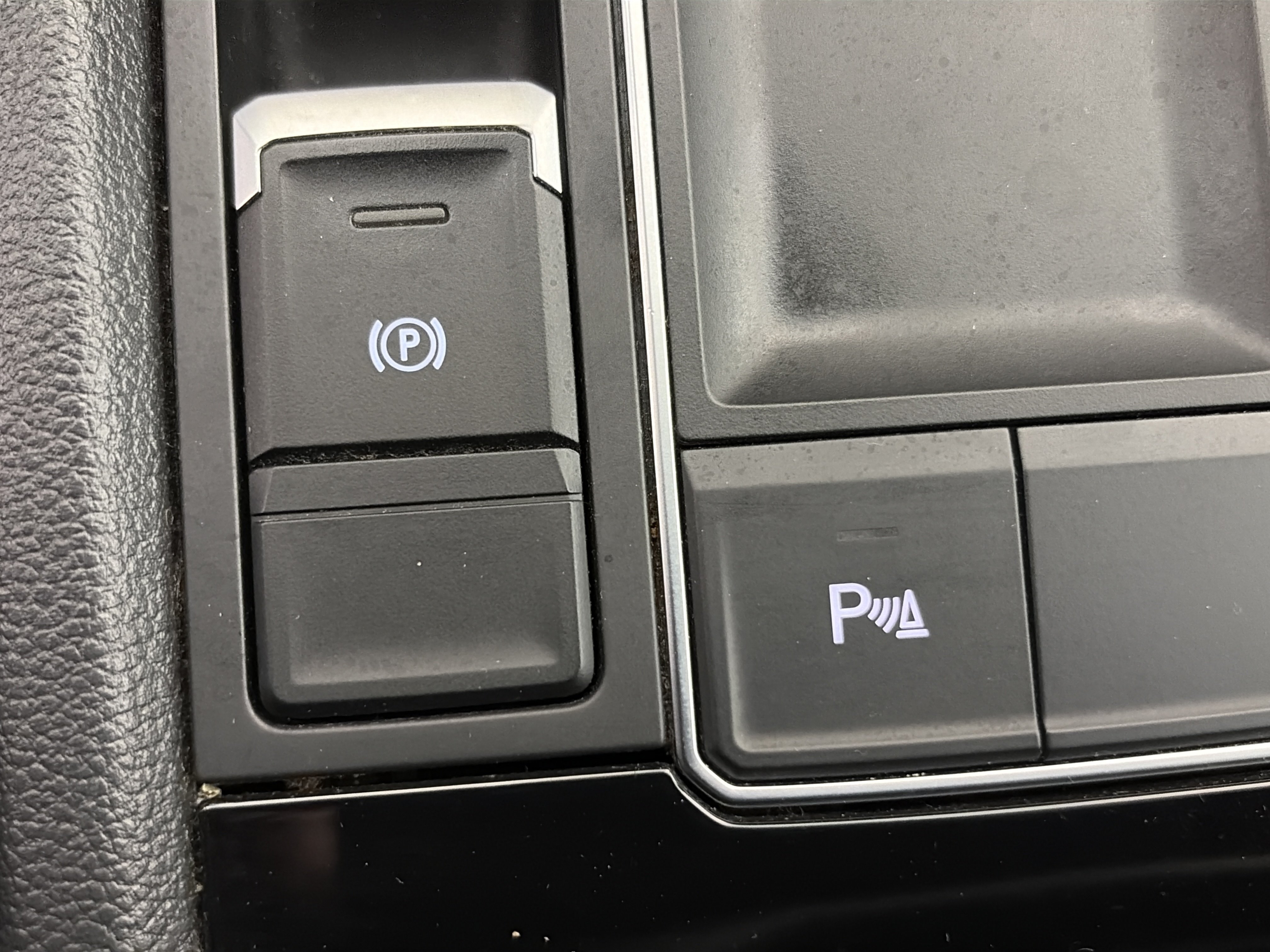Used 2018 Volkswagen Atlas SEL FWD image 27