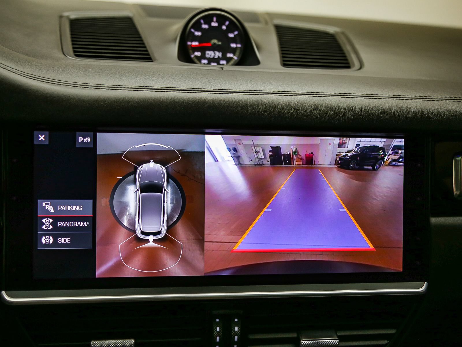 Certified 2020 Porsche Cayenne Turbo AWD/4WD image 32