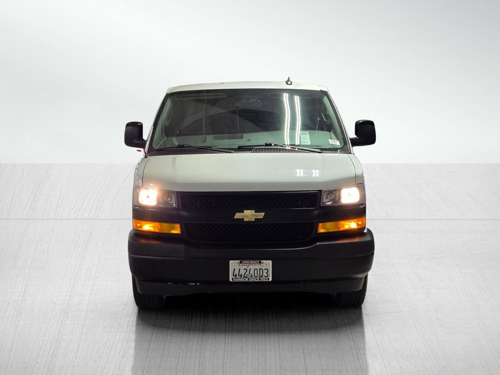 Used 2021 Chevrolet Express 2500 w/ Driver Convenience Package image 2