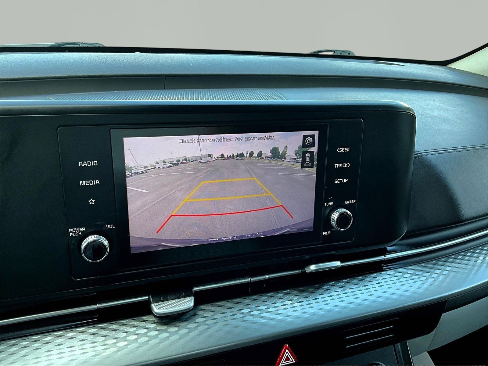 Used 2022 Kia Carnival LX FWD image 14