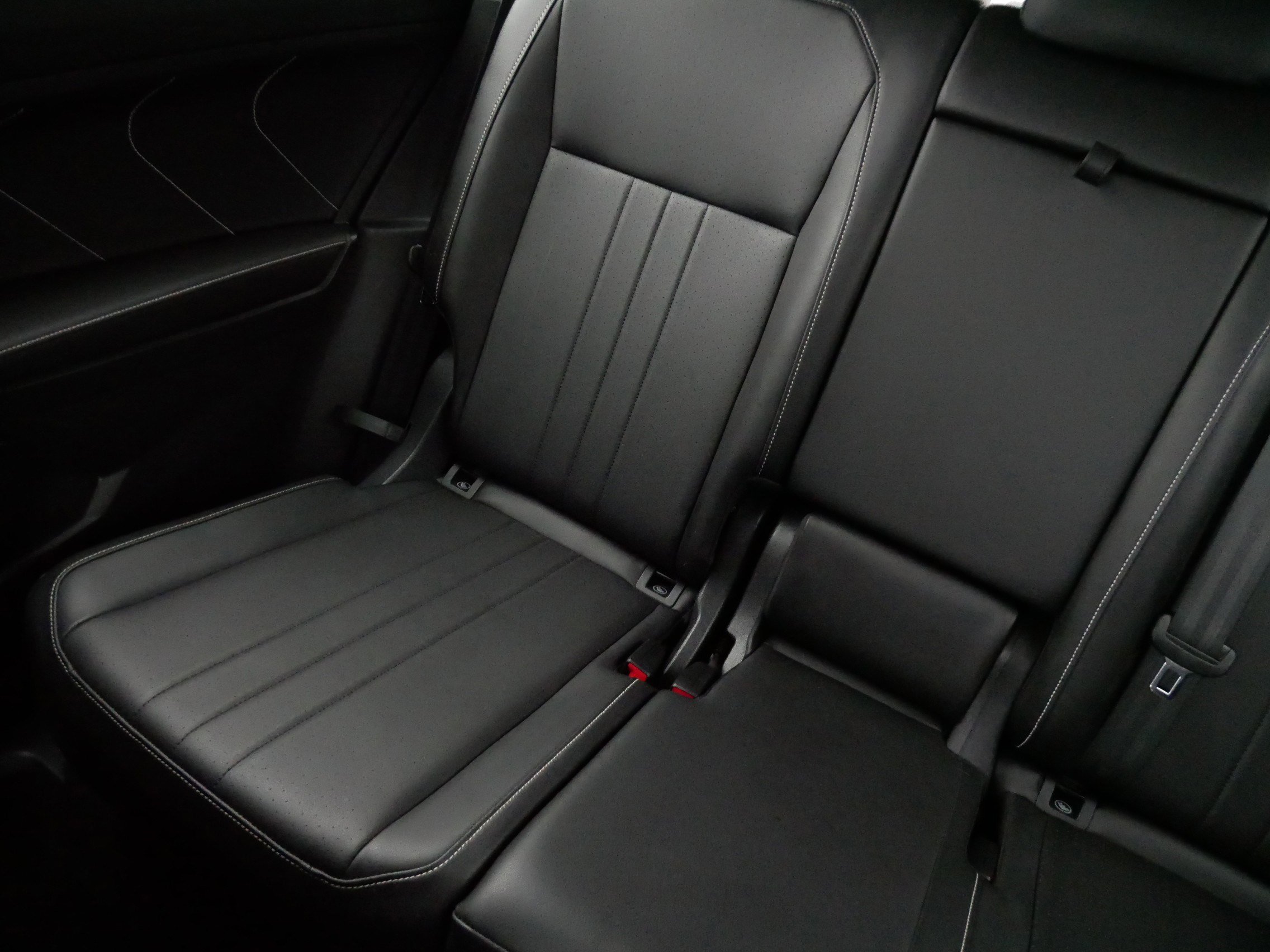 Certified 2023 Volkswagen Tiguan SE R-Line image 12